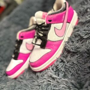 Custom painted - authentic Nike sneakers pink white n black size 5.6/7
